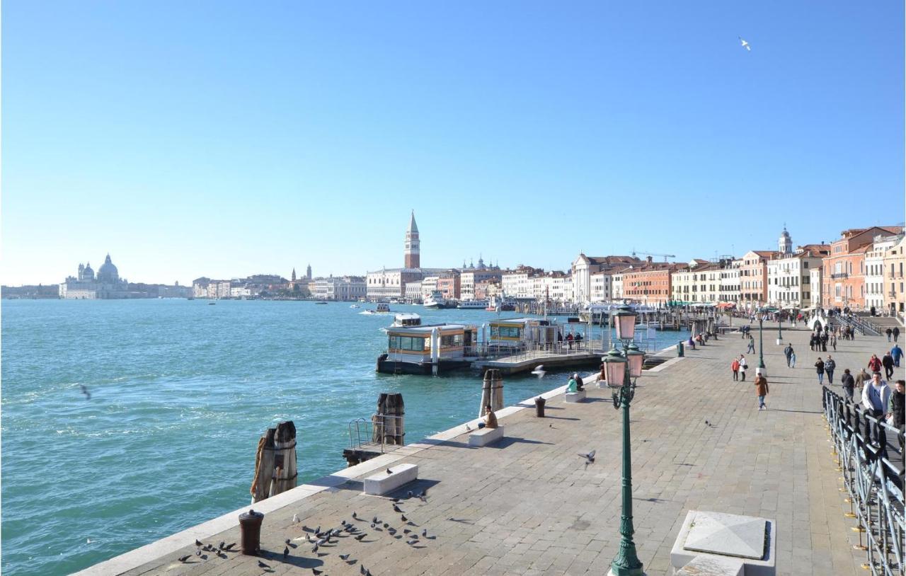 Stunning Apartment In Venezia With Kitchenette Exterior photo